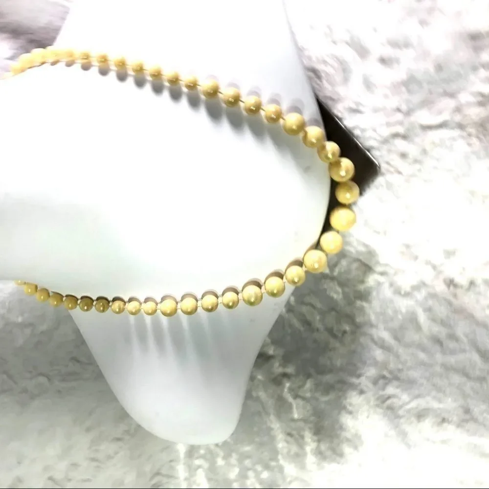 Light yellow plastic bead vintage 1980’s necklace